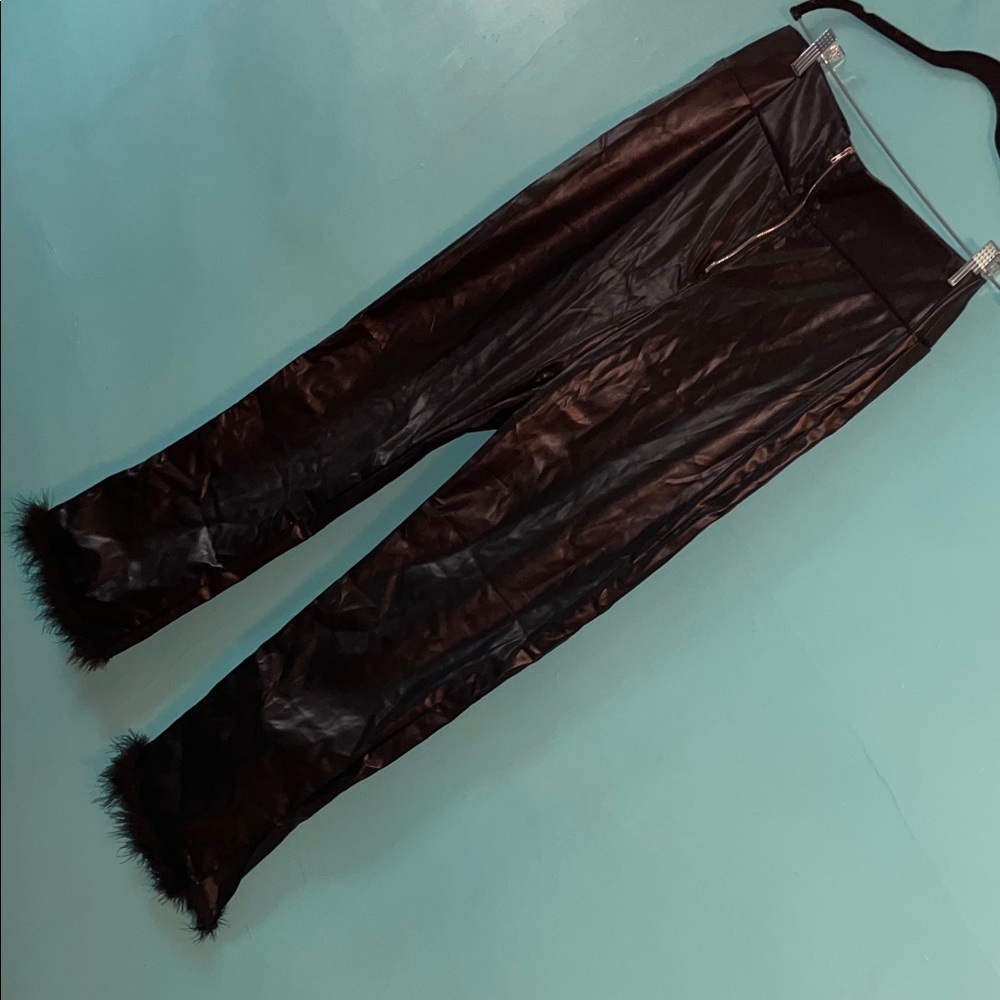 Elegant Black Leather pants with trim fur in the leg - Picture 2 of 14